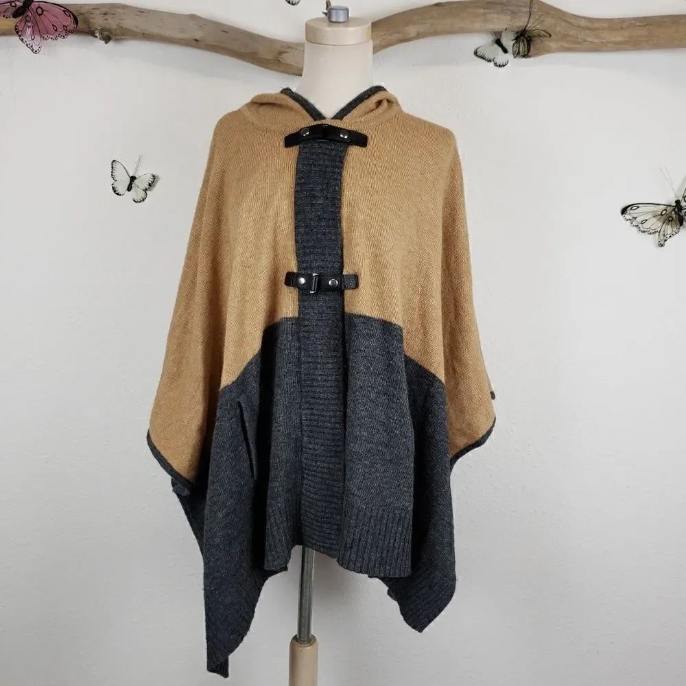 Max studio  color blocked poncho